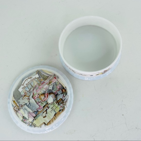 From the Brambly Hedge Gift Collection - Birthday Trinket Dish - Royal Doulton - Picture 6 of 8